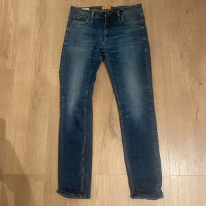 Jack and Jones jeans  - Fräscha Jack and Jones jeans  Skinny Ben Sitter som Slim 