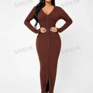 Klänning - Shein klänning, jätte fin och använd fåtal gånger. Bra skick, strl XS men stretchig 💞har även i färgen svart vid intresse!