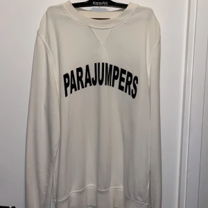 Säljer en Parajumper sweatshirt för ett bra pris  - Tröjan är i gottskick använda fåtal gången. Vid minsta intresse tveka inte på att höra av er!