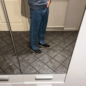 Vailent jeans - Jag säljer mina jeans eftersom jag inte använder de. Det är i mycket bra skick och är knappast använda. Storlek XS men passar även S. Nypris 700kr. Kom gärna med prisförslag!!