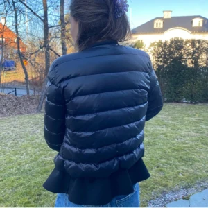 Maje jacka - Jätte fin maje jacka i topp skick! Jackan är köpt för 3000 men säljer den för 750 pris går att diskutera! Storleken är 1 men passar xs-s! Många intresserade så buda privat❤️❤️