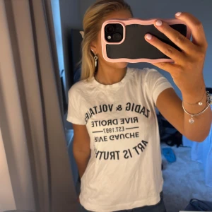 Zadig Voltaire T-shirt  - Skit snygg Zadig T-shirt som endast är använd en gång💕