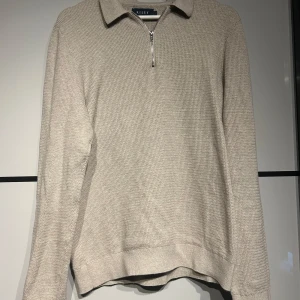 Riley tröja  - Riley tröja i nyskick! Nästan aldrig tvättad Nypris 850sek