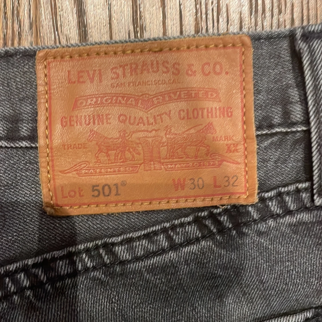 Gråa straight Levis jeans - 91