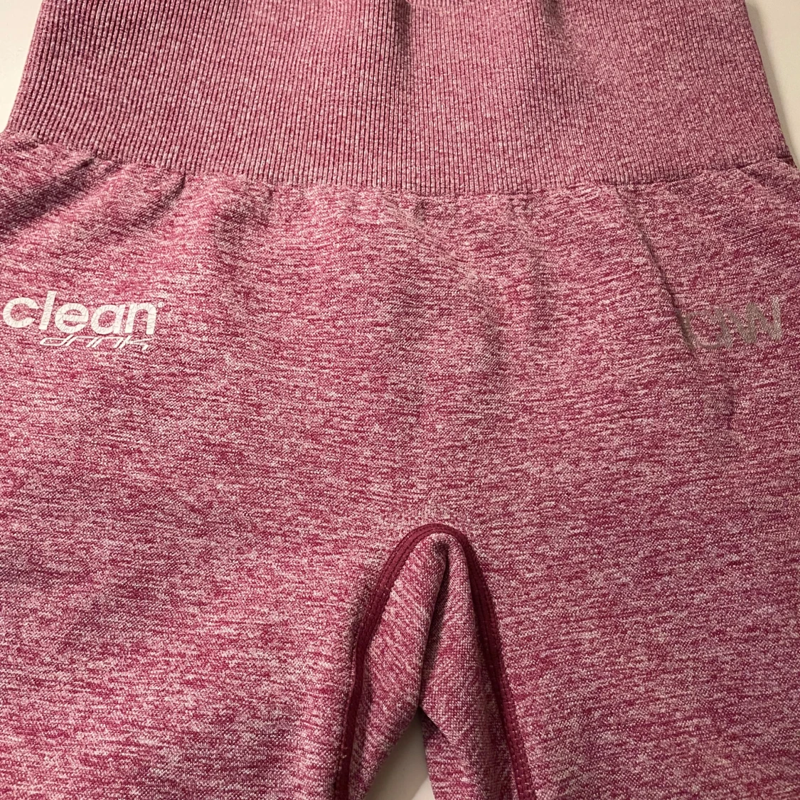 Clean drink x iciw tightsđ©·