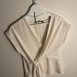 Blus från zara - Supergullig blus från zara!! Använd fåtal gånger!