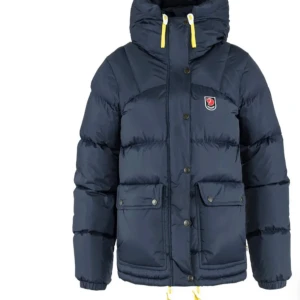 SÖKER Fjällräven vinterjacka - Söker marinblå/olivgrön Fjällräven expedition down lite i storlek XS till ett bra pris! Hör av dig om du vill sälja denna jackan, och hör gärna av dig även om du har den i en annan färg!💕 