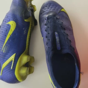 Fotbollskor mercuails elite - Skick 5/10 kommer med påsen kam diskutera priser