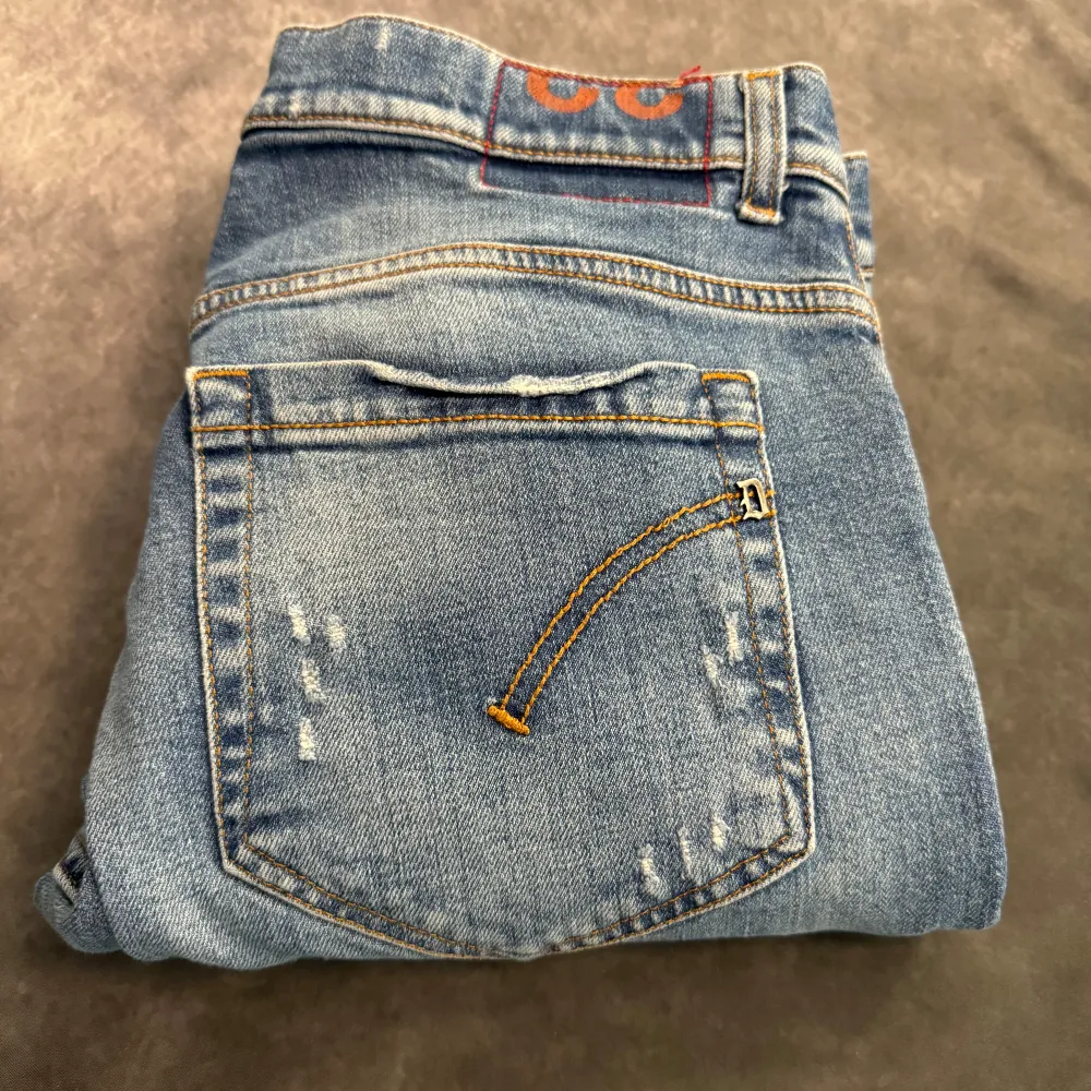 // Dondup George jeans | storlek w32, benlängd: 107cm, midjemått: 42cm | Nypris runt 4000 | Kontakta för fler frågor eller funderingar // Deluxecloset . Jeans & Byxor.