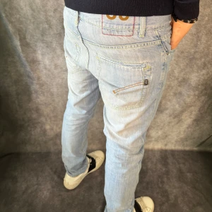 Dondup jeans  - // Dondup jeans | storlek w32, benlängd: 107cm, midjemått: 42cm| Nypris runt 4000 | Kontakta för fler frågor eller funderingar // Deluxecloset 