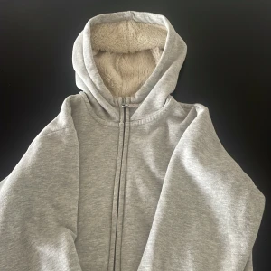 Jätte skön flis - Fin skick. En flis från uniqlo