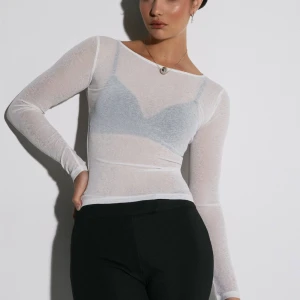 intimissimi liknande topp  - Säljer denna intimissimi liknade tröja🤍 Sheer Base top från nelly. Snygg till både fest och vardags🤍 aldrig använt 🤍