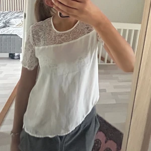 Vit blus  - Fin spetsblus