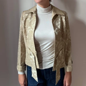 Jacka  - Vintage från Barcelona, inga defekter. Står stl. 42 i jackan, men skulle säga att den är 36-38