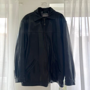Äkta läderjacka vintage - Äkta läderjacka som är köpt vintage. Storlek: L, herrmodell I bra skick
