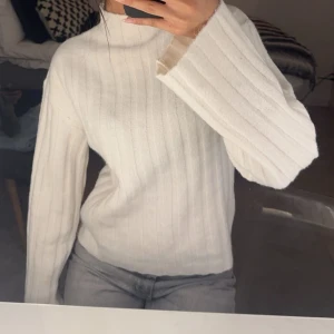 Stickad tröja - Köpt för något år sedan på new yorker, aldrig använd. 