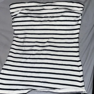 Tube topp - Randig tube topp, använd Max 2 gånger. Topp skick! Från hm 