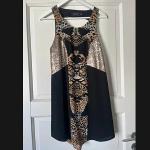 Klänning - Helt oanvänd klänning från Minkpink i storlek S. Säljer pga felköp. Orginalpris är 599 kr