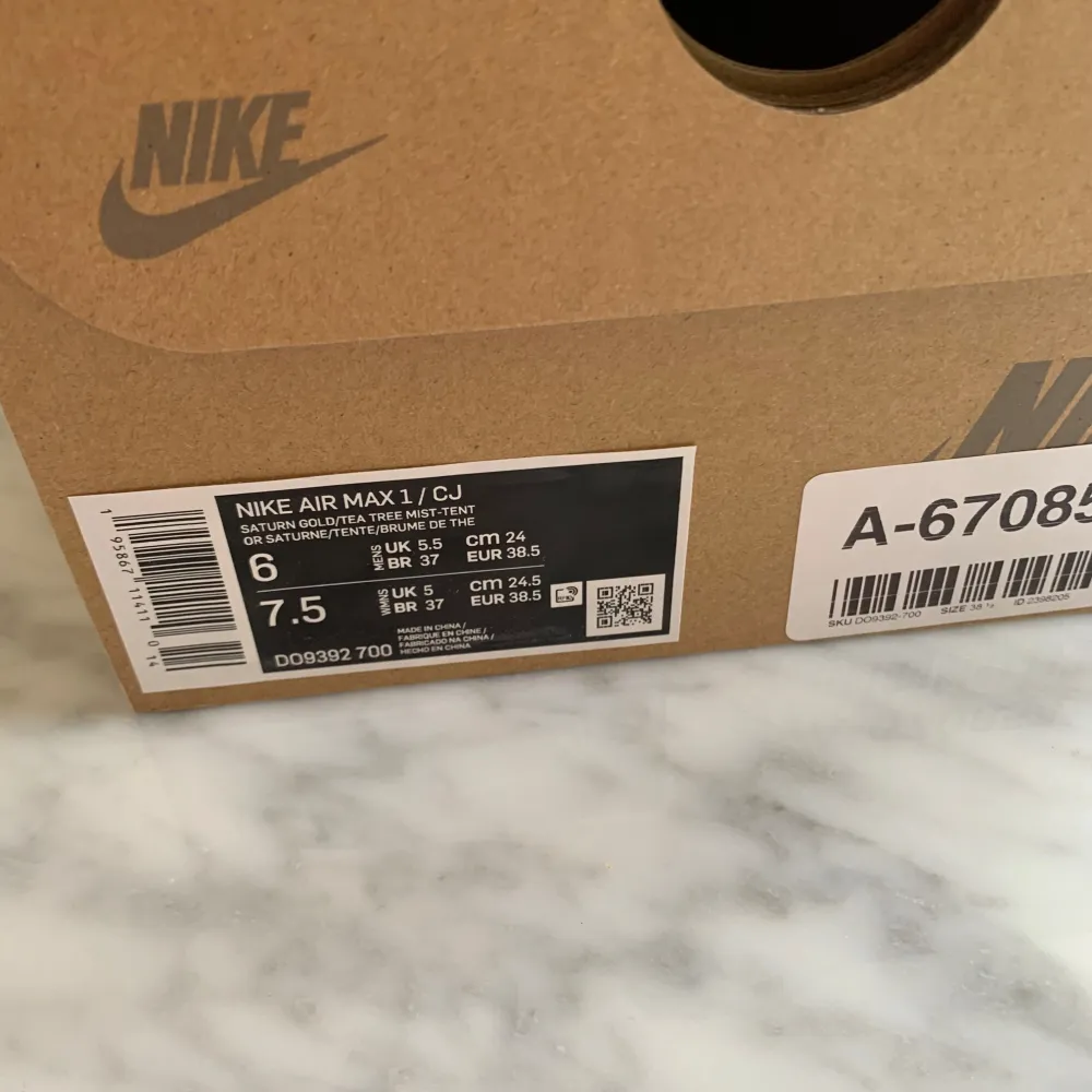 Nike Air Max Cactus Jack, storlek 38,5. Färg Saturnus Gold. Knappt använda och i mycket bra skick. . Skor.