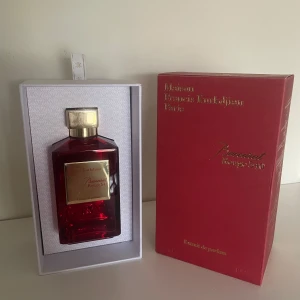 Maison Francis Kurkdjian Baccarat Rouge 540 - Maison Francis Kurkdjian Baccarat Rouge 540 200 ml, helt ny. Inga defekter. Nypris 8000 vårat pris 3499. Kontakta oss för mer information ✅