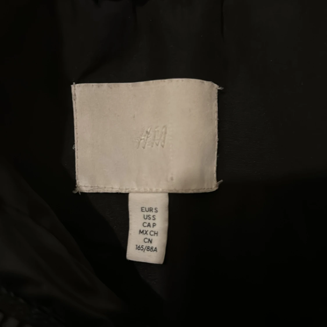 Svart pufferjacka från H&M - 92