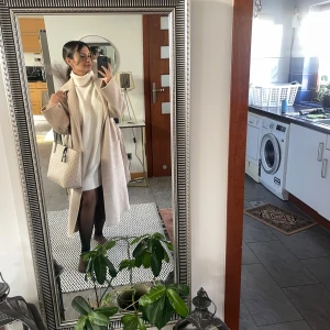 Kappa - Other stories - En fin, varm kappa av other stories. Otroligt varm och mysig. Endast använd 3 gånger. Nypris 2800 kr. 