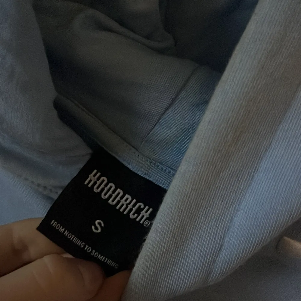 Säljer min hoodrich hoodie, kommer ej till användning dessvärre. Fint skick, använt typ 3 gånger endast💖. Hoodies.