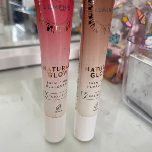 blush&bronzer - blushen är lite mer än halva kvar och bronzern e lite mindre än halva kvar! båda för 90kr