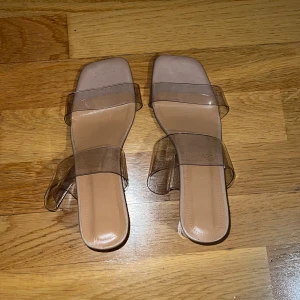 Festliga klackar - Storlek 37 Använd få gånger Klackhöjd: 5 cm