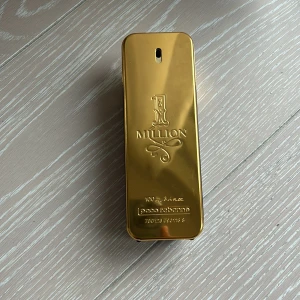 One million  - Bra skick, använd få gånger. Väldigt bra parfym