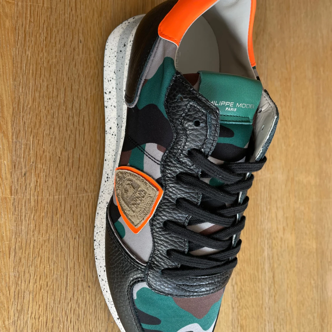 Camouflage sneakers från Philippe Model - 93