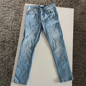 Pier one byxor - Hej säljer nu mina Pier one byxor. Köpta på Zalando för inte så länge sen. Har använt 3 ggr ungefär. W27 L30