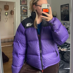 North face puffer jacka - Intresse koll på min lila north face vinter jacka. Är i fint skick!