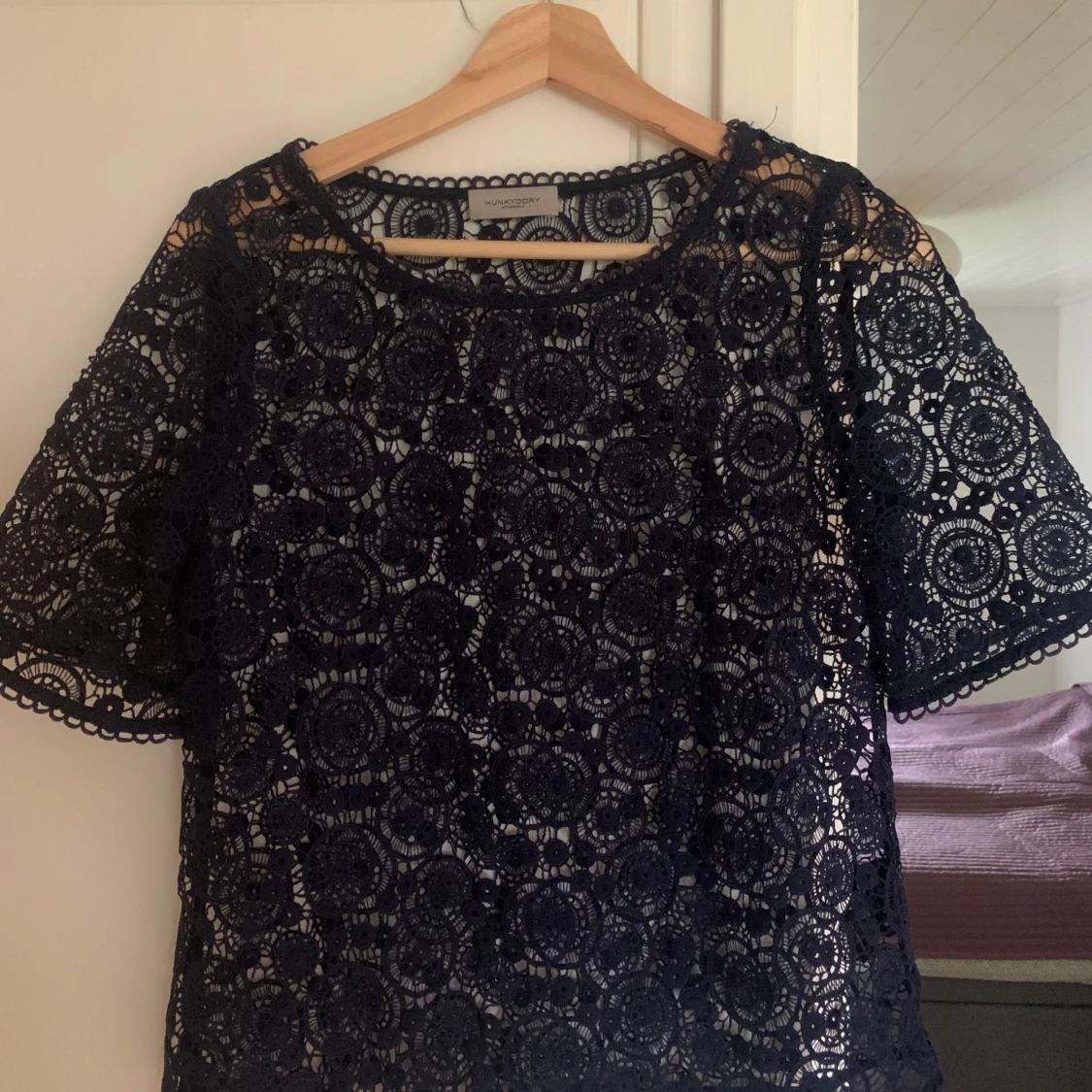 Mörkblå spetsblus - 92