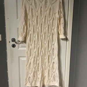 Långklänning  - En superfin långklänning som är stickad som ej kommit till användning 