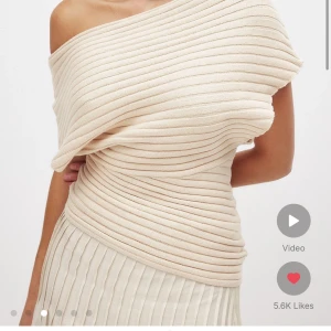 Söker denna tröja från nakd 😍 - Skriv gärna om du säljer denna 🥰