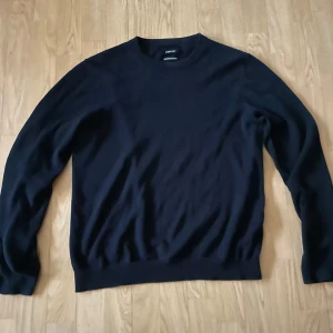 Replay stickad tröja  - Najs stickad tröja från replay, använd en del men fortfarande i väldigt bra skick. Skönt material, skriv för fler bilder.