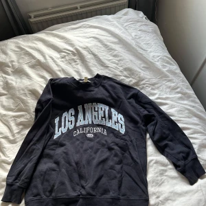 Oversized sweatshirt! - Inga defekter, knappt använd men fin.
