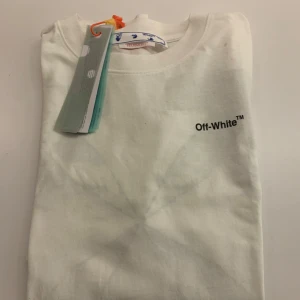 Offwhite t shirt  - Helt ny Offwhite t shirt. Storlek L. Kvitto finns