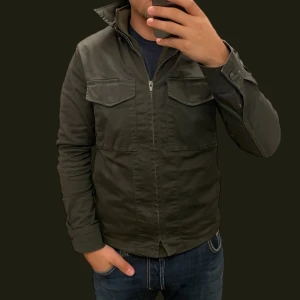 Overshirt jackan  - Säljer denna riktigt goa overshirten perfekt för dig som söker trendigaste färgerna. Vid frågor och funderingar skriv gärna 