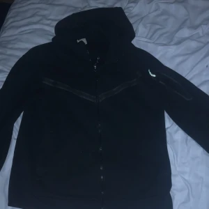 nike tech tröja - bra skick storlek 