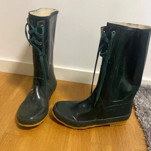 Gröna gummistövlar - Gröna gummistövlar i stl 39