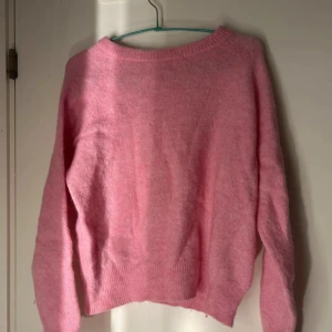 Rosa stickad tröja  - Söt rosa stickad tröja skriv vid frågor!💞💞🥰🥰