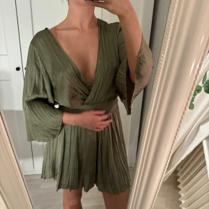 Zara klänning  - Bra skick! Inbyggda shorts 🤍