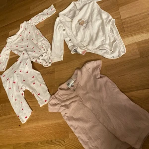 Pyjamas bebis - Olika pyjamaser, storlek 62/68 Alla för 100:-