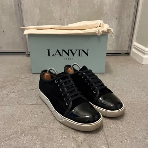 Lanvins - Säljer nu dessa feta lanvisen som är i riktigt bra skick. Syns knappast att de är använda. Storlek Uk-7 motsvarar 41-42 men även mig som har 43 i de flesta skor. Hör av dig vid frågor eller funderingar! 