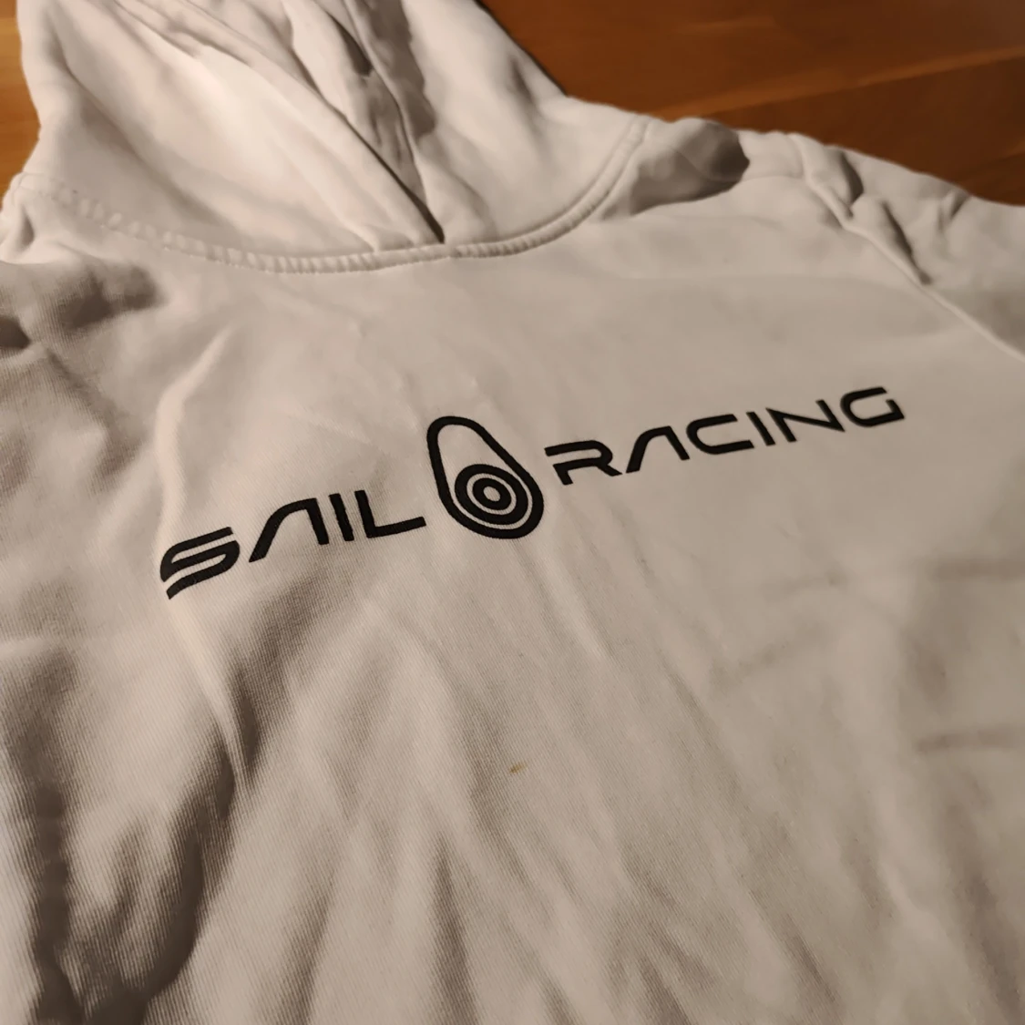 Vit hoodie från Sail Racing - 90
