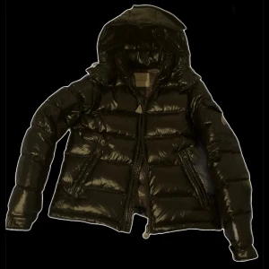 Moncler jacka - Svart Moncler jacka i storlek 1 det är obs (REP)