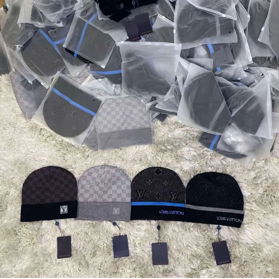 Grå och svart mössa - 93