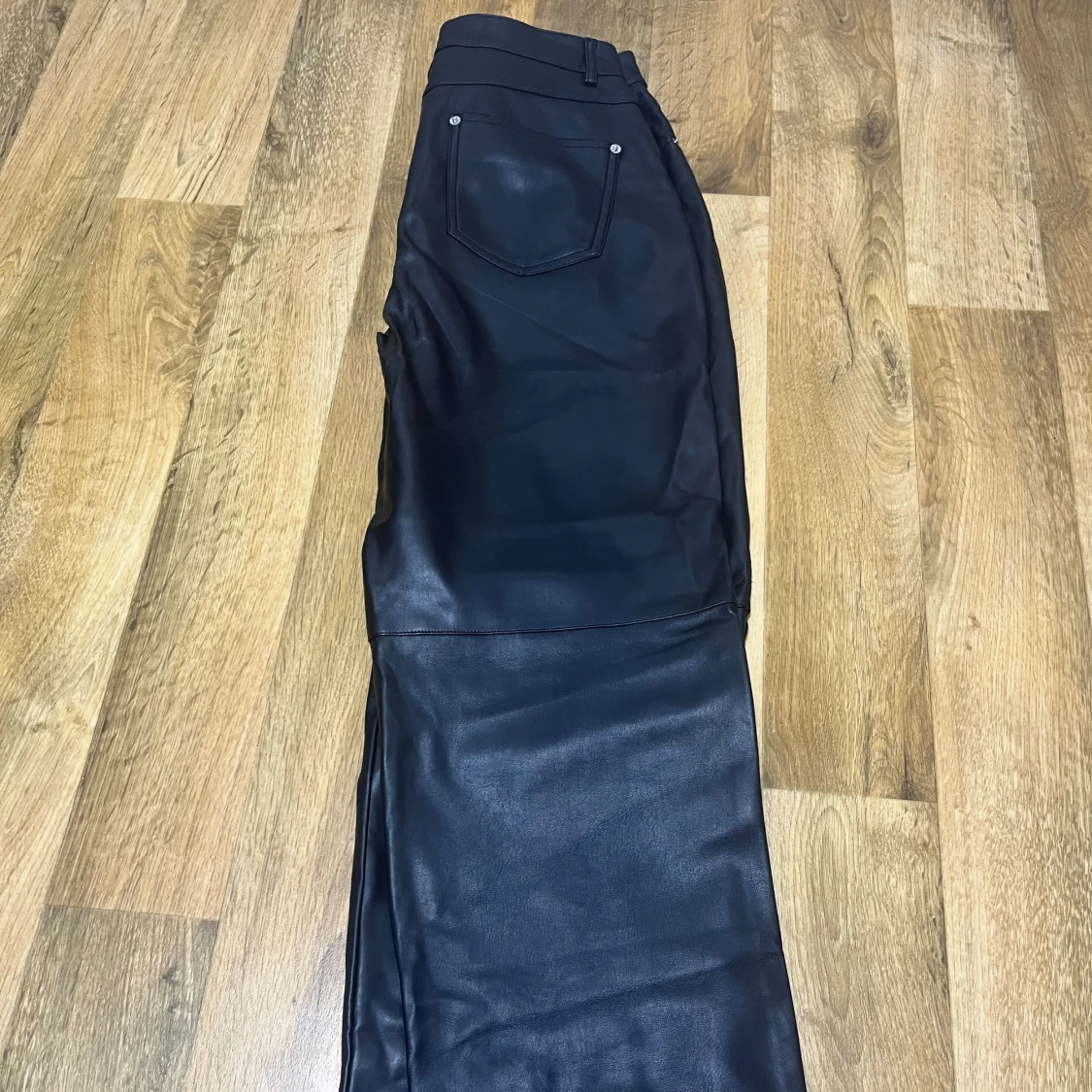 Svarta skinnbyxor - 90